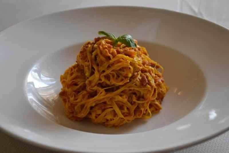 Trattoria Del Bivio Guest House Cerretto Langhe Ngoại thất bức ảnh