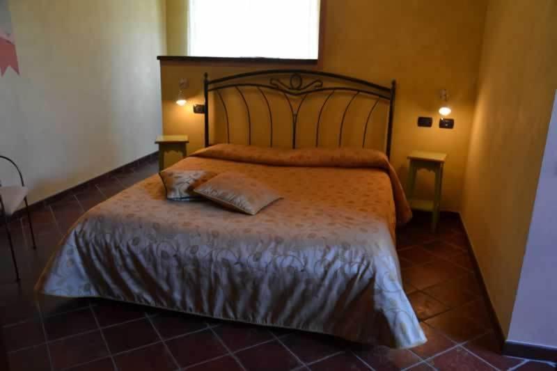 Trattoria Del Bivio Guest House Cerretto Langhe Phòng bức ảnh