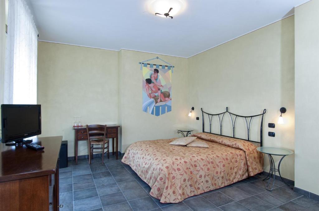 Trattoria Del Bivio Guest House Cerretto Langhe Phòng bức ảnh