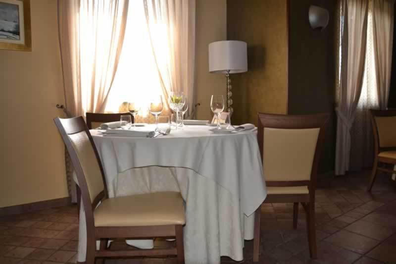 Trattoria Del Bivio Guest House Cerretto Langhe Ngoại thất bức ảnh