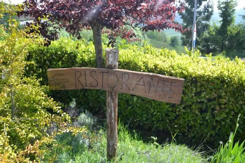 Trattoria Del Bivio Guest House Cerretto Langhe Ngoại thất bức ảnh