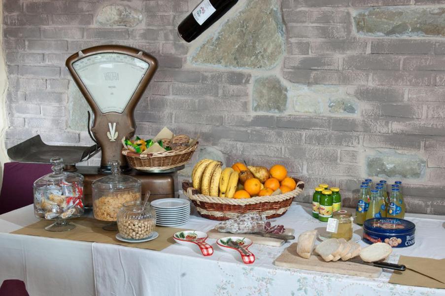 Trattoria Del Bivio Guest House Cerretto Langhe Ngoại thất bức ảnh